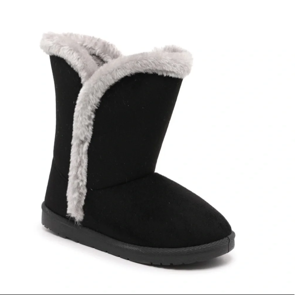 𝅺OLIVIA Miller Cozy Boots Size 6 New in Box